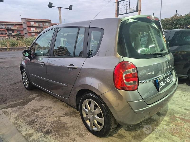 Grigio Usata 2012 Renault Modus Monovolume | 4490 € (Buon prezzo) - Immagine 1/4
