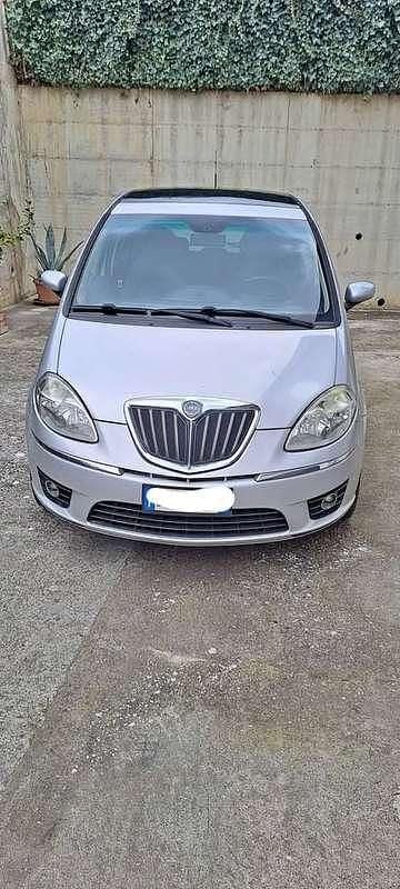 Usata Lancia Musa 69 CV (50 kW) 2008 Argento Monovolume