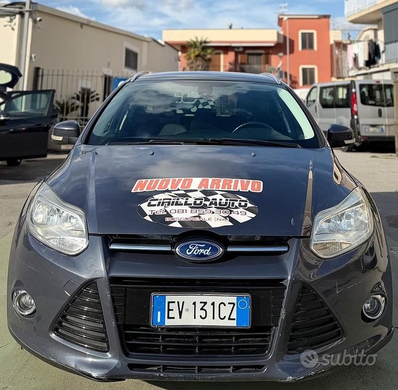 Usata Ford Focus Titanium 95 CV (69 kW) 2014 Blu Station wagon