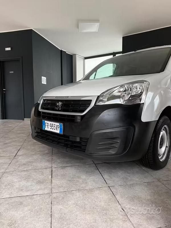 Usata Peugeot Partner Tepee Access 75 CV (55 kW) 2018 Bianco Monovolume
