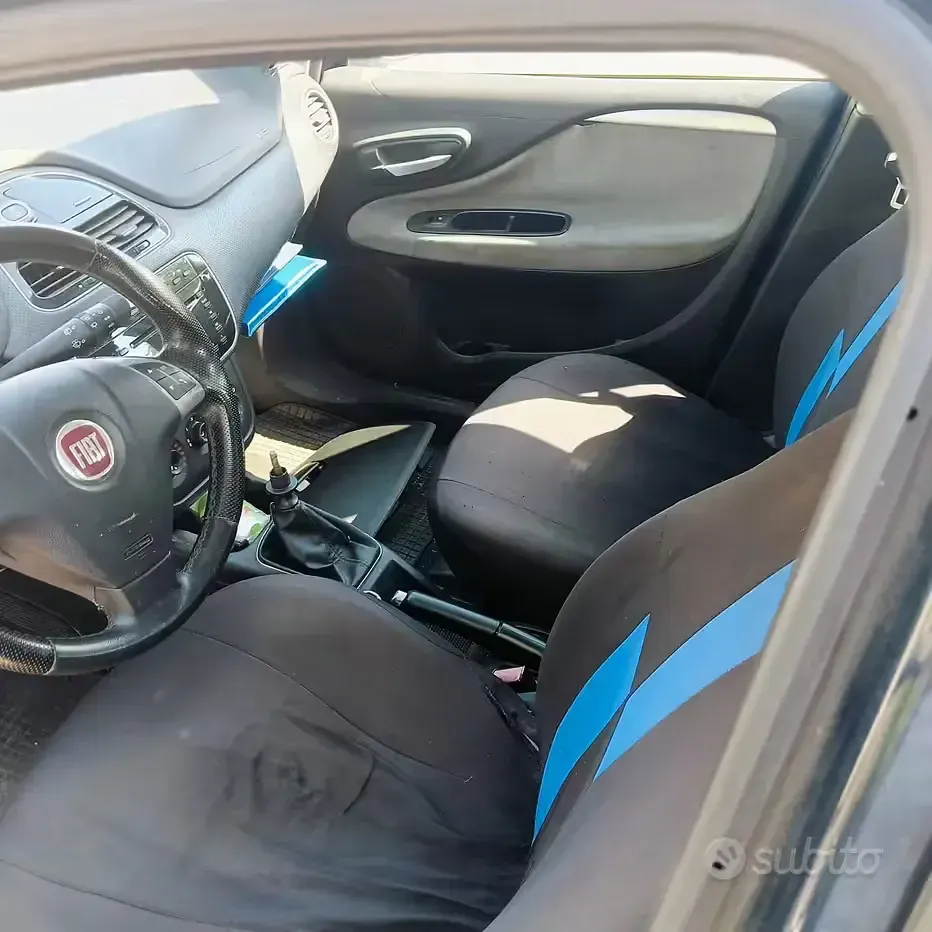 Usata Fiat Grande Punto Dynamic 77 CV (56 kW) 2009 Bluazzurro Utilitaria