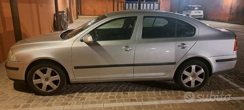 Usata Skoda Octavia 2005 Grigio Berlina