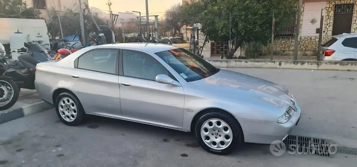 Usata Alfa Romeo 166 140 CV (102 kW) 2001 Grigio Berlina