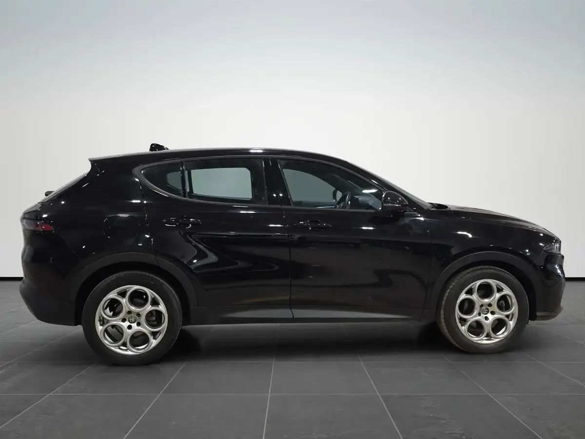 Używany Alfa Romeo Tonale Ti 131 KM (96 kW) 2024 Czarny SUV