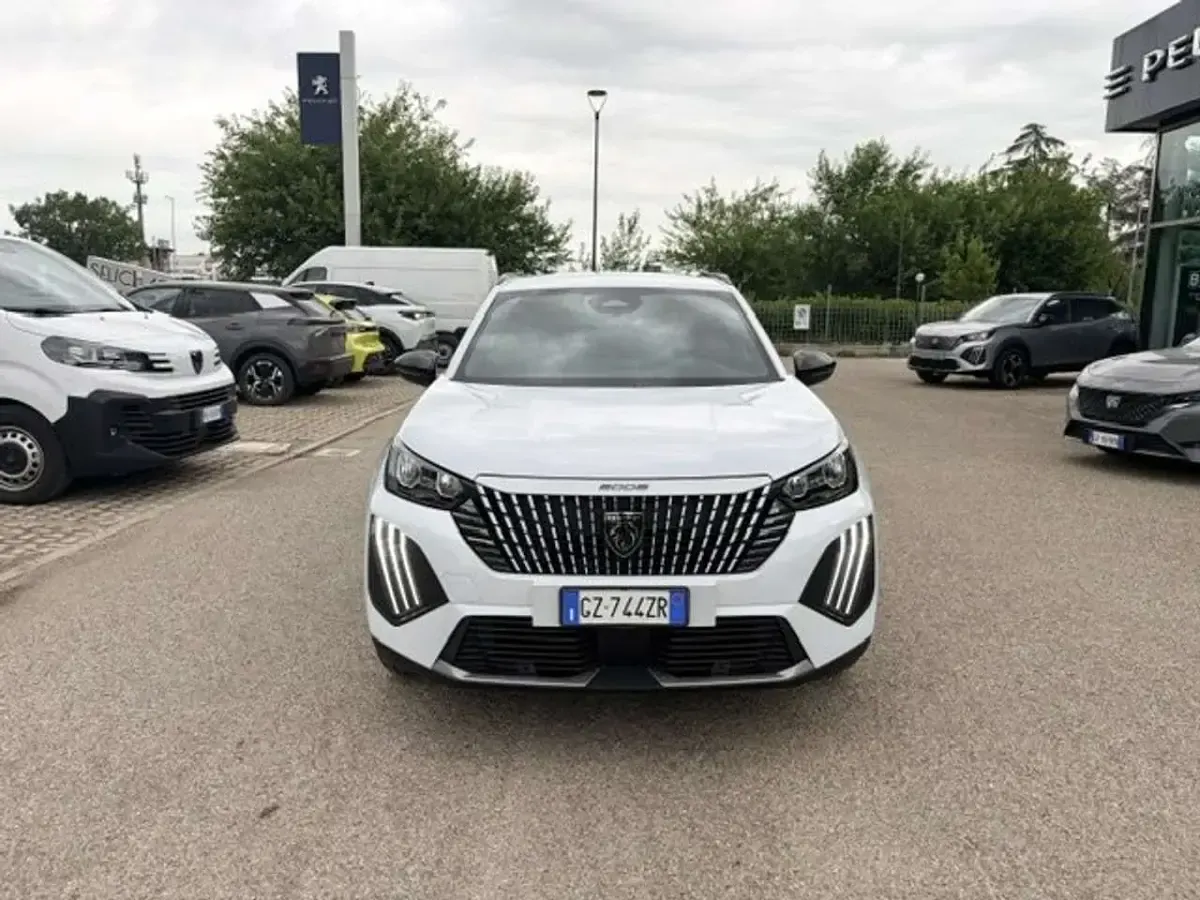 Usata Peugeot 2008 Allure 101 CV (74 kW) 2025 Grigio SUV