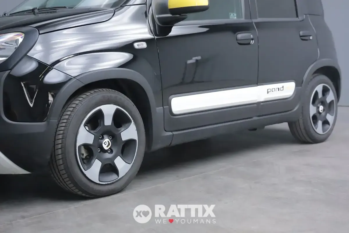 Usata Fiat Panda Cross 70 CV (51 kW) 2025 Nero cinema Utilitaria