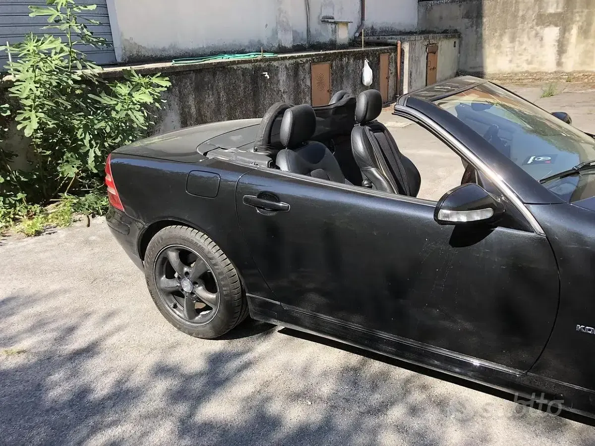 Usata Mercedes SLK230 197 CV (144 kW) 2001 Nero Cabrio