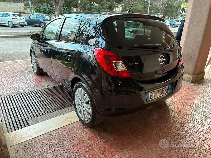 Usata Opel Corsa 75 CV (55 kW) 2013 Nero Utilitaria