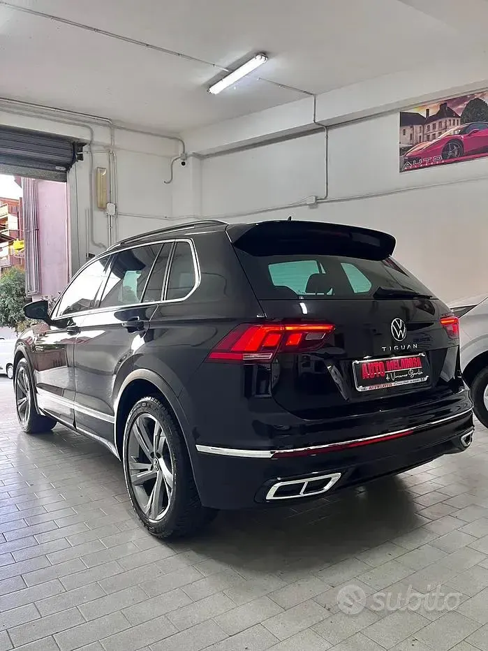 Usata VW Tiguan R-line 150 CV (110 kW) 2023 Nero SUV