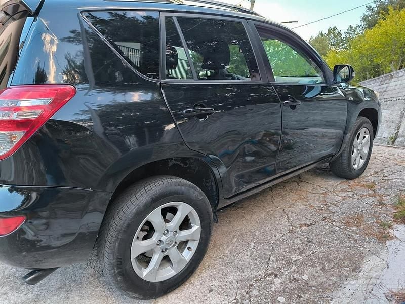 Usado Toyota RAV4 150 CV (110 kW) 2010 Gris SUV