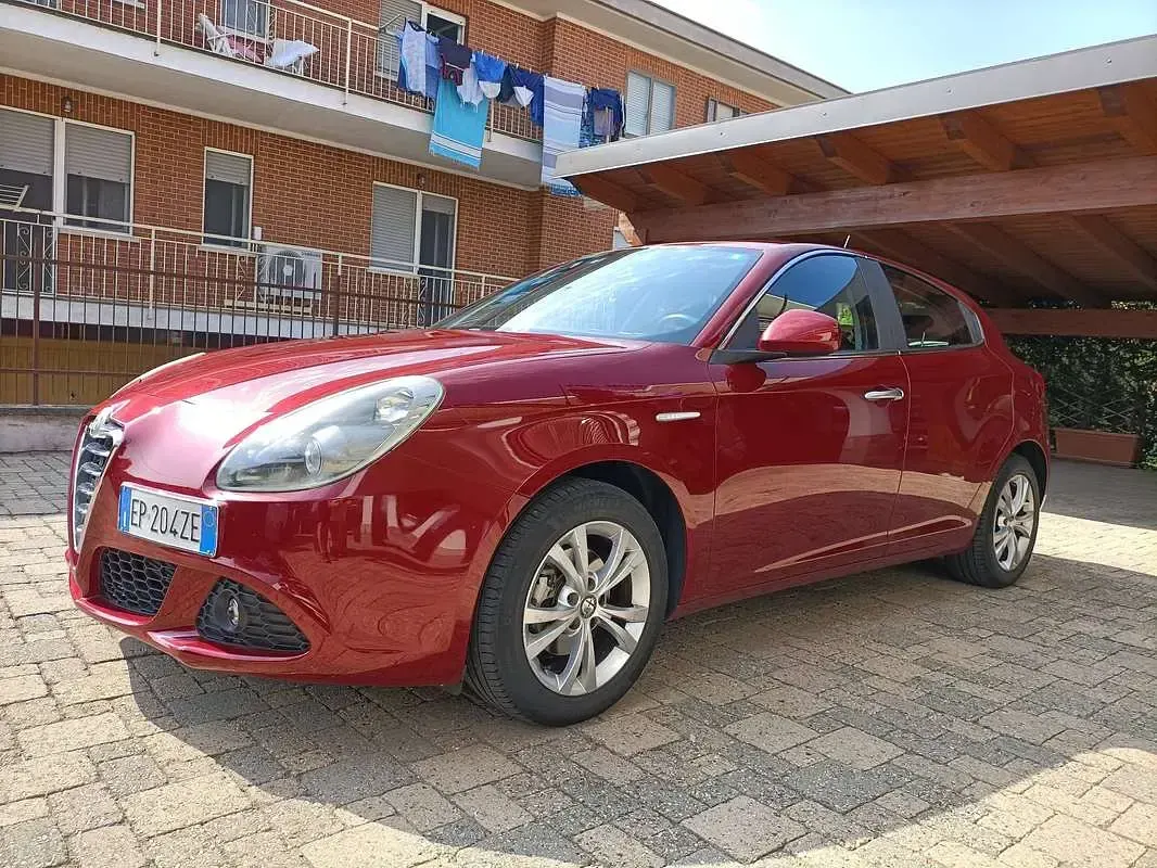 Usata Alfa Romeo Giulietta Distinctive 120 CV (88 kW) 2013 Rosso Utilitaria