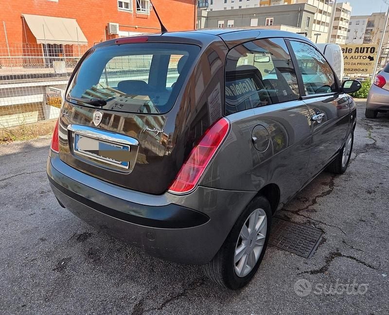 Usata Lancia Ypsilon 69 CV (50 kW) 2006 Grigio Utilitaria