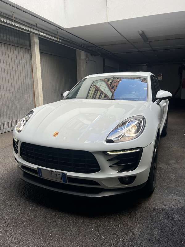Bianco Usata 2017 Porsche Macan SUV | 40.000 € (Ottimo prezzo) - Immagine 1/4