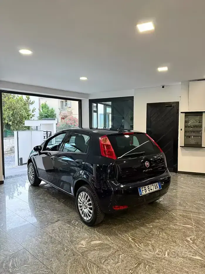 Usata Fiat Punto Street 70 CV (51 kW) 2016 Blu Utilitaria