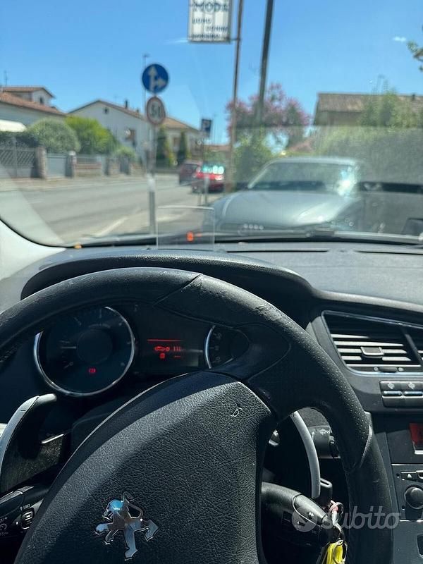 Usata Peugeot 5008 Family 149 CV (109 kW) 2011 Bianco Monovolume