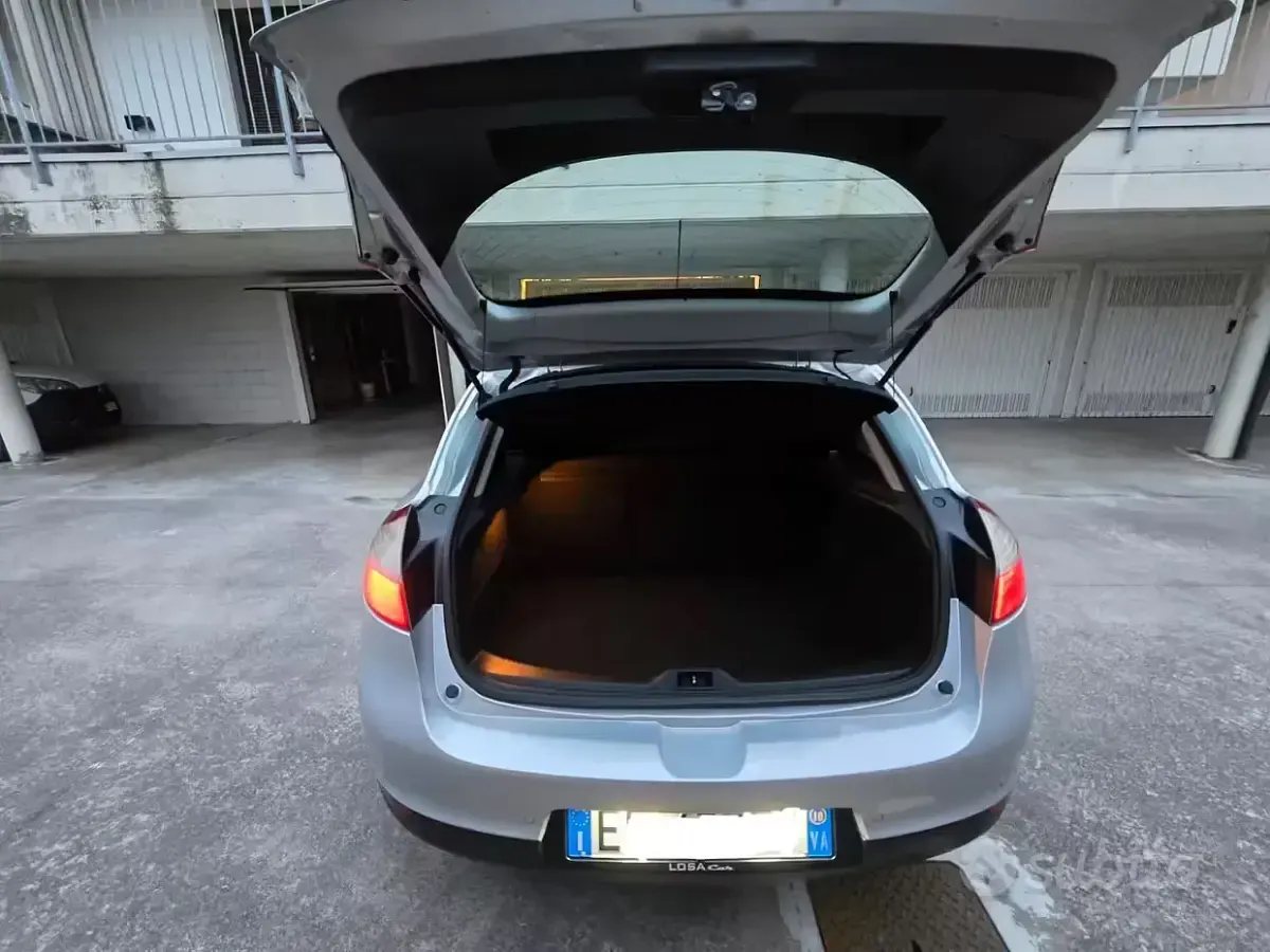 Usata Renault Mégane Dynamique 110 CV (80 kW) 2010 Grigio Utilitaria