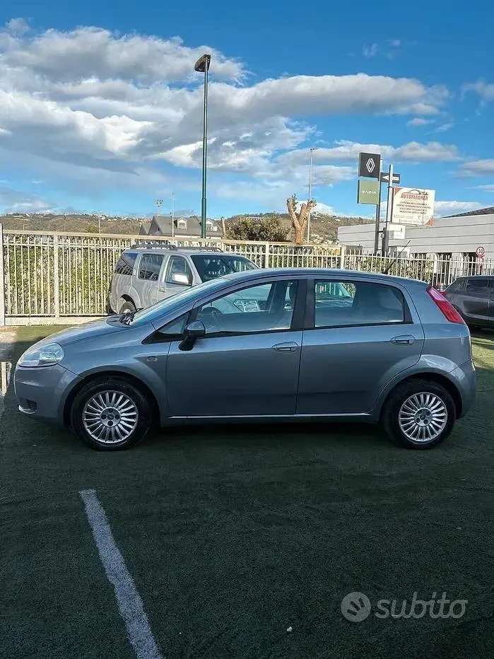 Usata Fiat Grande Punto 77 CV (56 kW) 2006 Grigio Utilitaria