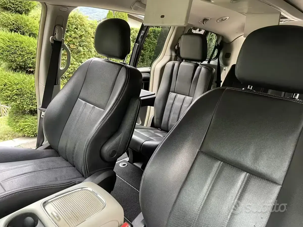 Usata Lancia Voyager 163 CV (119 kW) 2012 Nero Monovolume