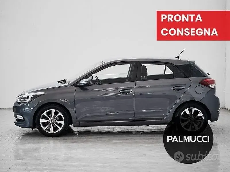 Usata Hyundai i20 Comfort 101 CV (74 kW) 2016 Grigio Utilitaria
