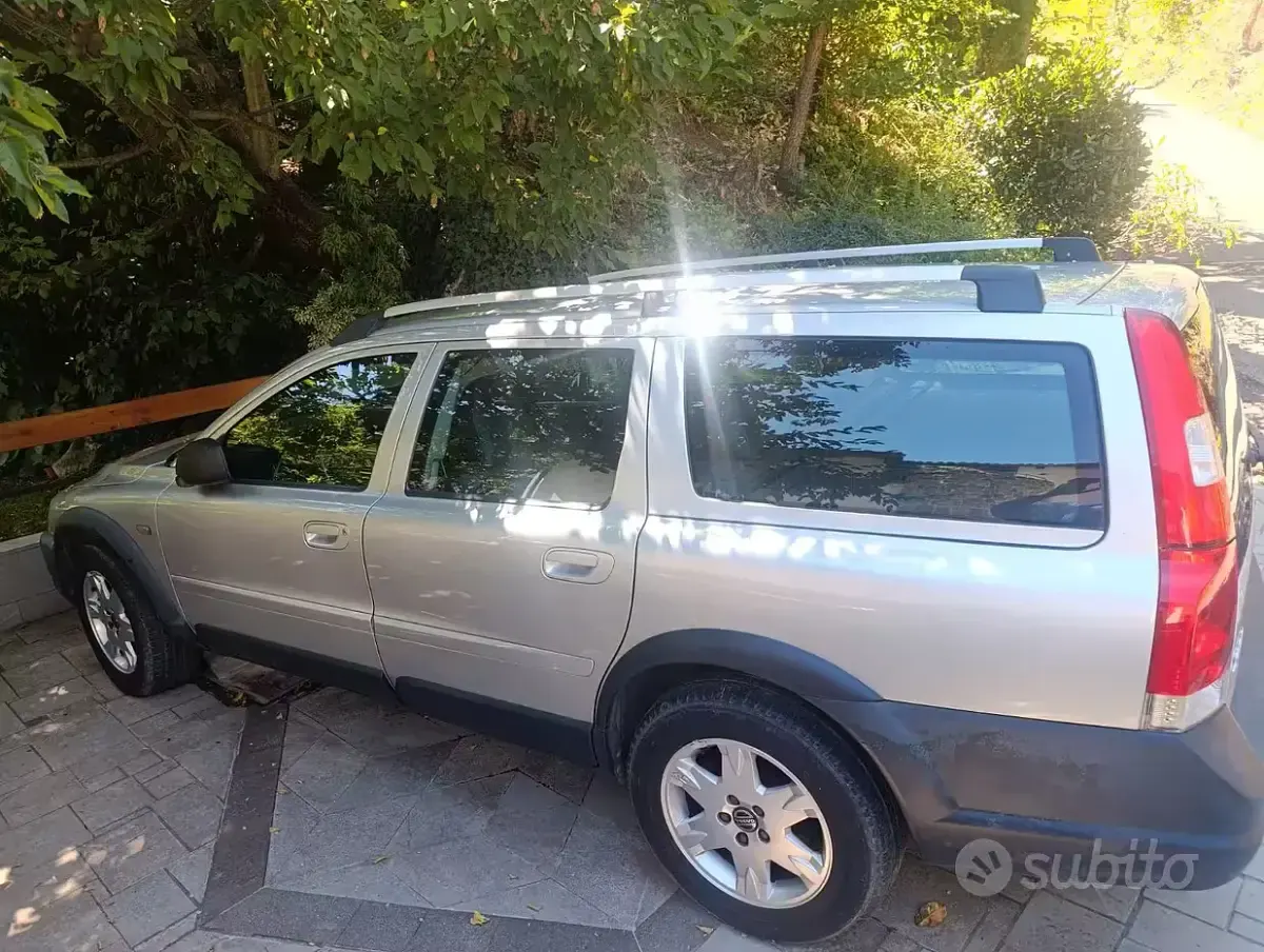 Usata Volvo XC70 163 CV (119 kW) 2004 Grigio Station wagon