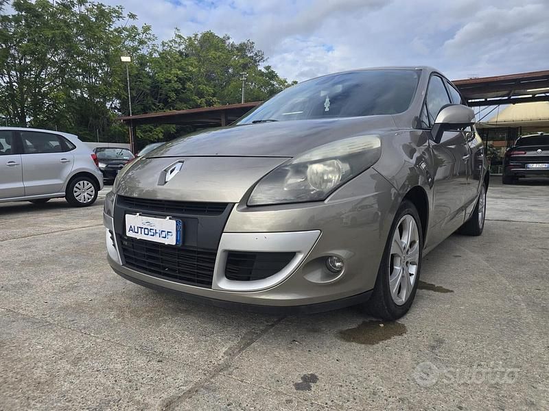 Usata Renault Scénic III Luxe 110 CV (80 kW) 2010 Marrone Monovolume