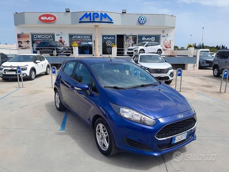 Blu Usata 2017 Ford Fiesta Titanium Due volumi | 9800 € (Cara) - Immagine 1/3