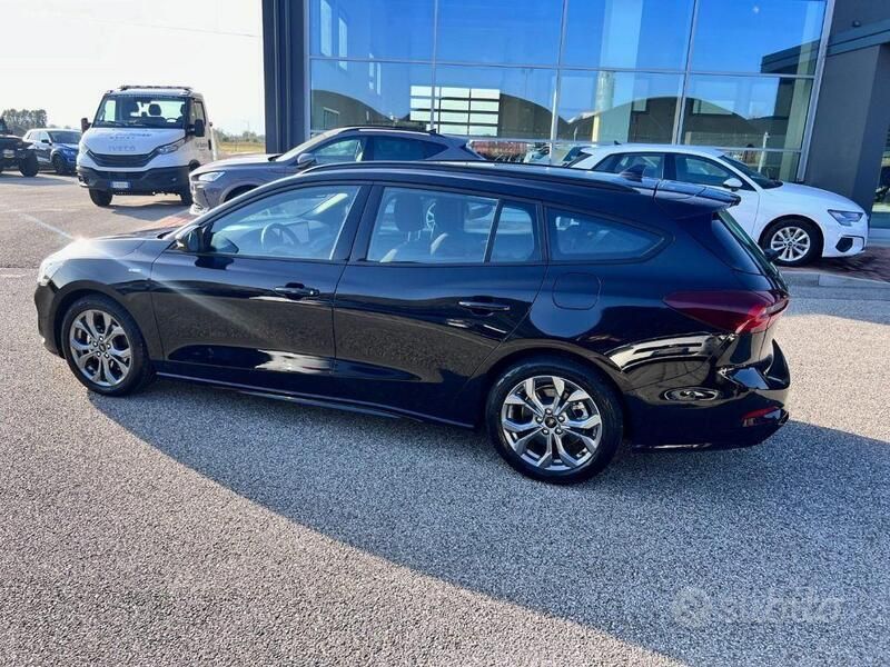 Usata Ford Focus ST-Line 125 CV (91 kW) 2023 Nero Station wagon