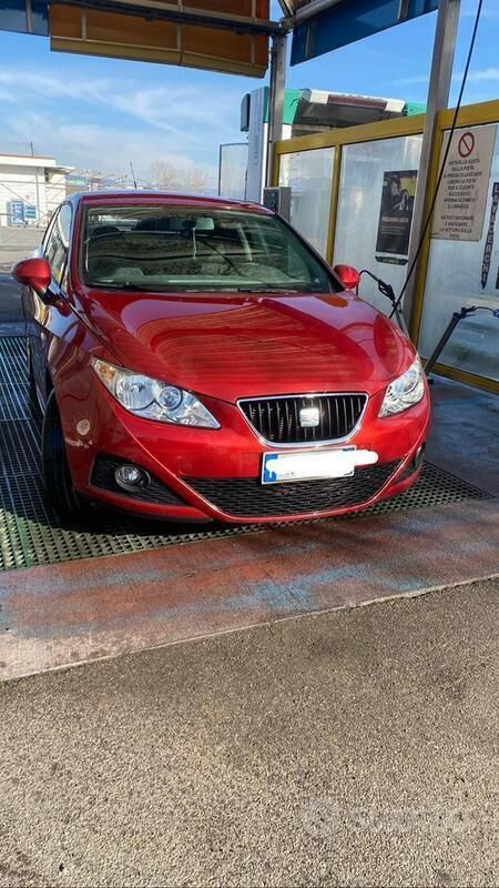 Rosso Usata 2009 Seat Ibiza Due volumi | 3000 € (Ottimo prezzo) - Immagine 1/4