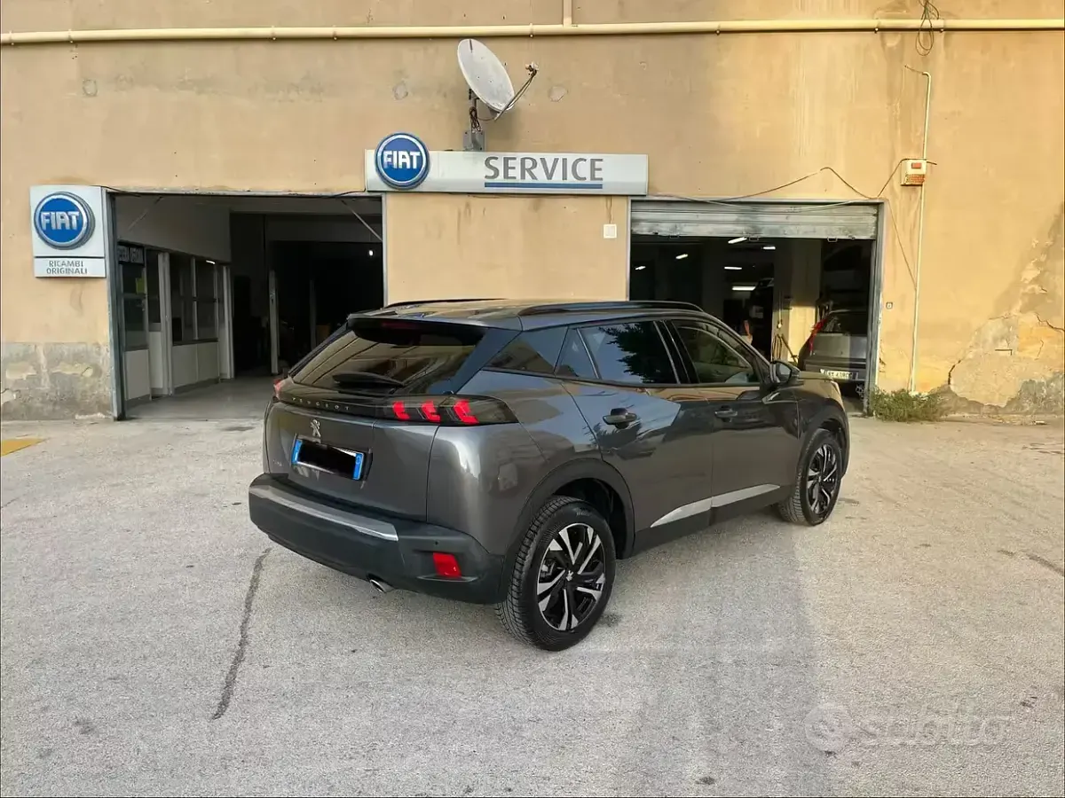 Usata Peugeot 2008 Allure 110 CV (80 kW) 2021 Grigio SUV