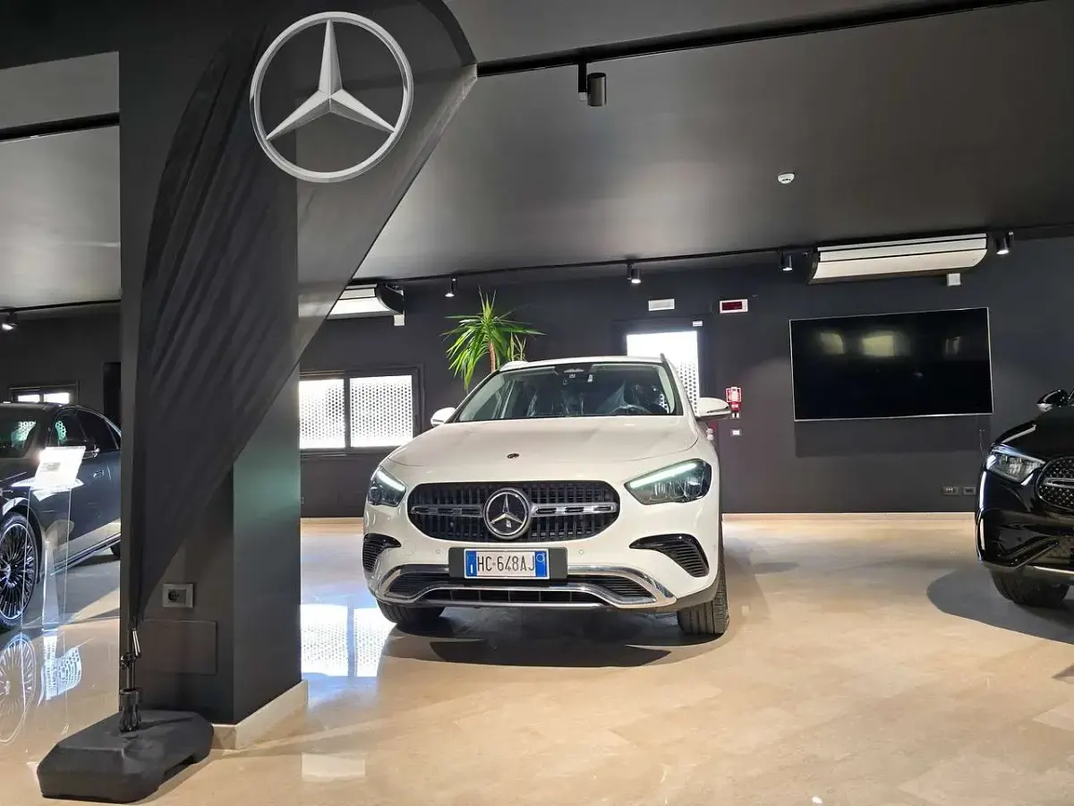 Usata Mercedes GLA200 Advanced Plus 150 CV (110 kW) 2024 Bianco SUV