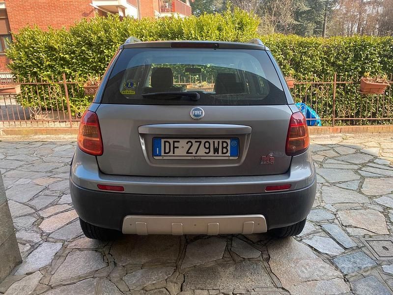 Usata Fiat Sedici 107 CV (78 kW) 2007 Grigio SUV