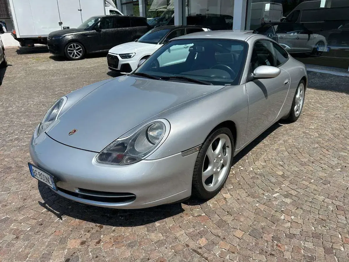 Usata Porsche 911 Carrera 4 299 CV (219 kW) 1999 Argento metallizzato Coupé