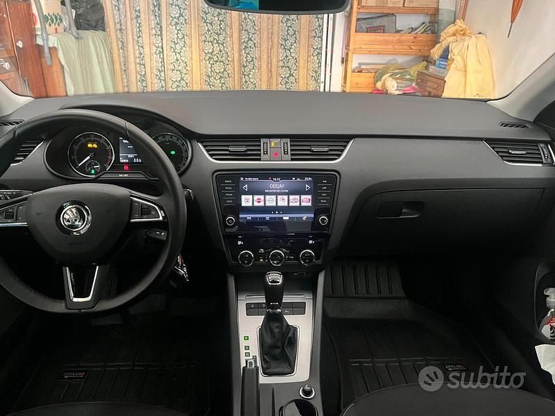 Usata Skoda Octavia 131 CV (96 kW) 2020 Grigio Station wagon