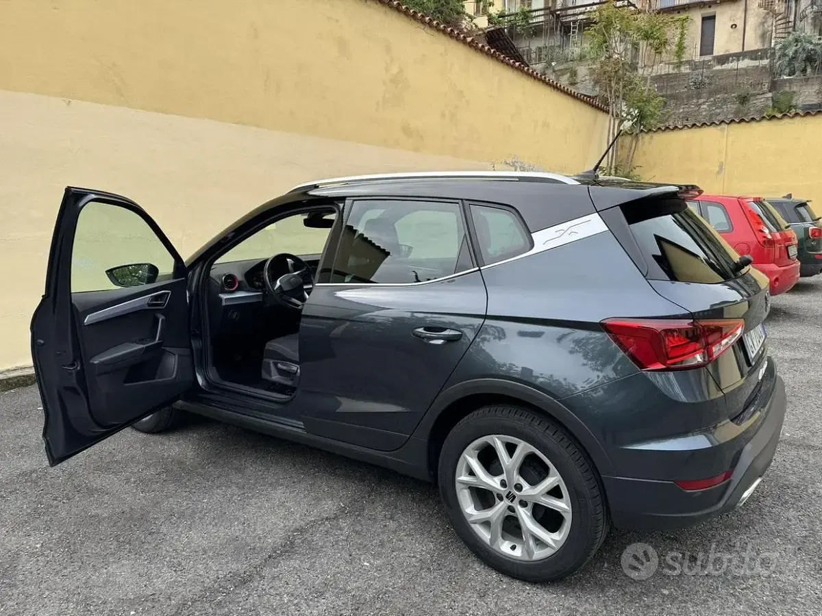 Usata Seat Arona FR 116 CV (85 kW) 2024 Grigio SUV