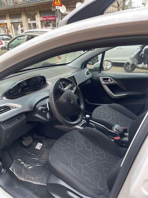 Usata Peugeot 2008 Active 82 CV (60 kW) 2015 Bianco SUV
