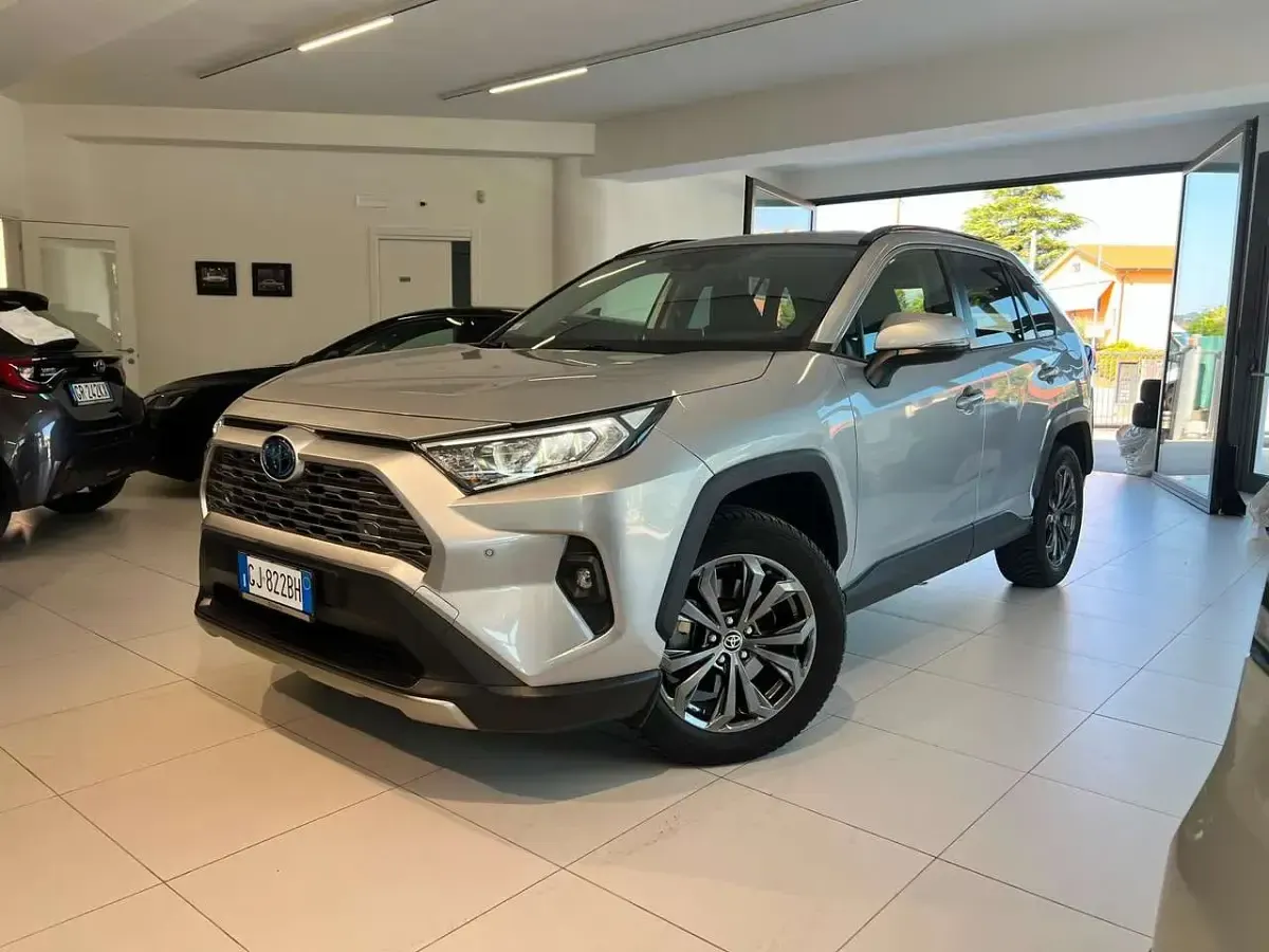 Usata Toyota RAV4 Hybrid 222 CV (163 kW) 2022 Bianco SUV