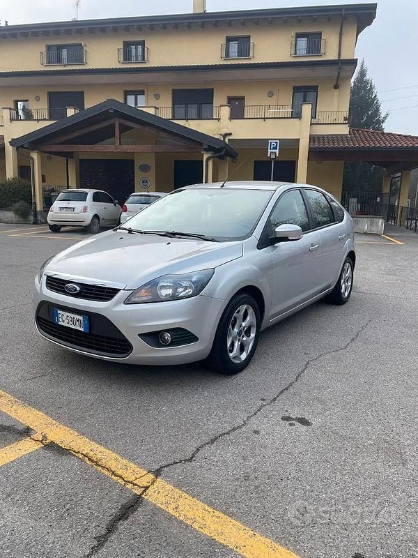 Usata Ford Focus Titanium 109 CV (80 kW) 2011 Grigio Berlina