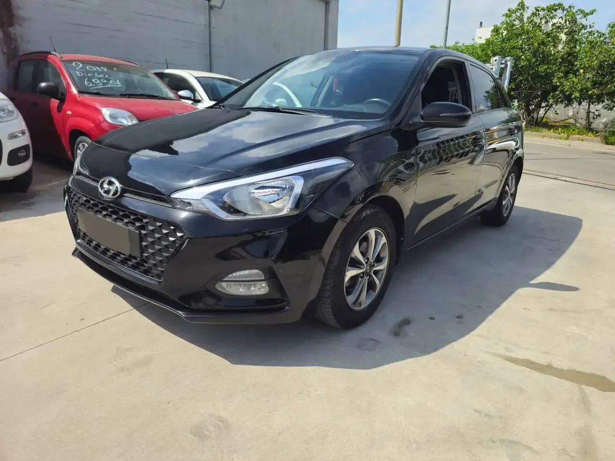 Usata Hyundai i20 75 CV (55 kW) 2020 Nero Utilitaria