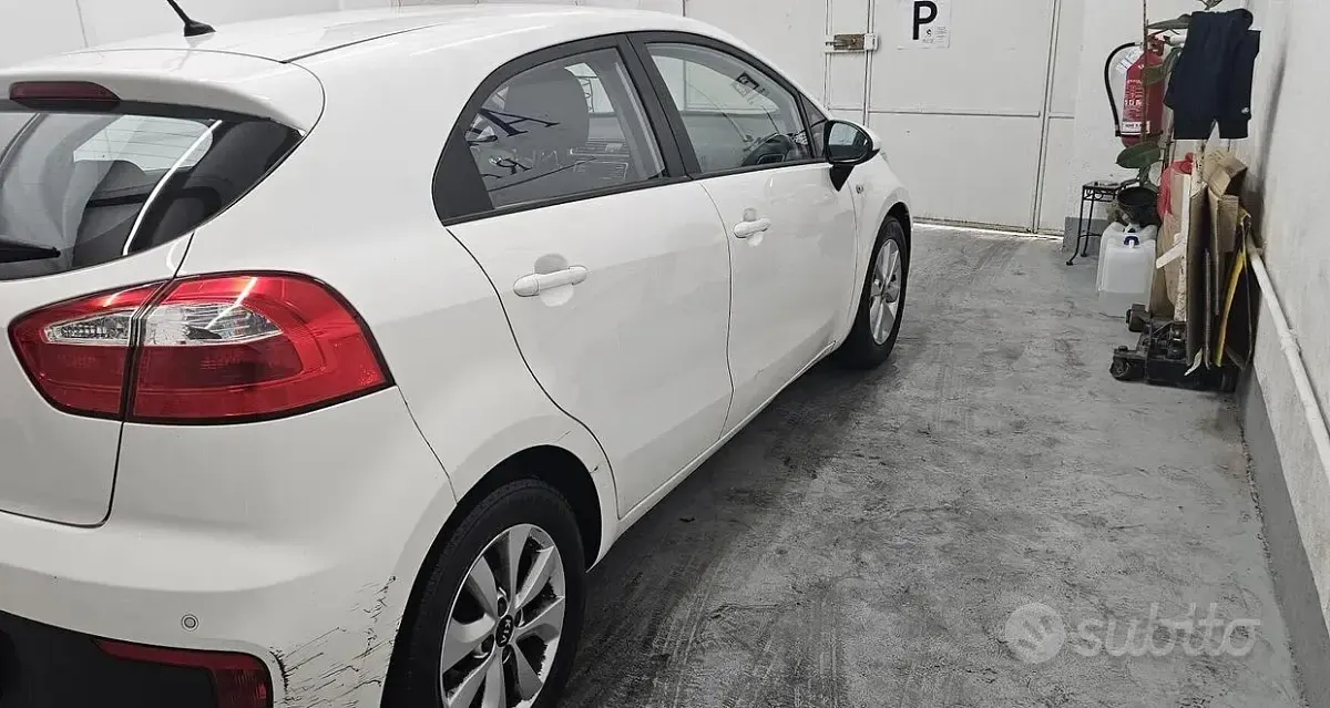 Usata Kia Rio Active 85 CV (62 kW) 2016 Bianco Utilitaria