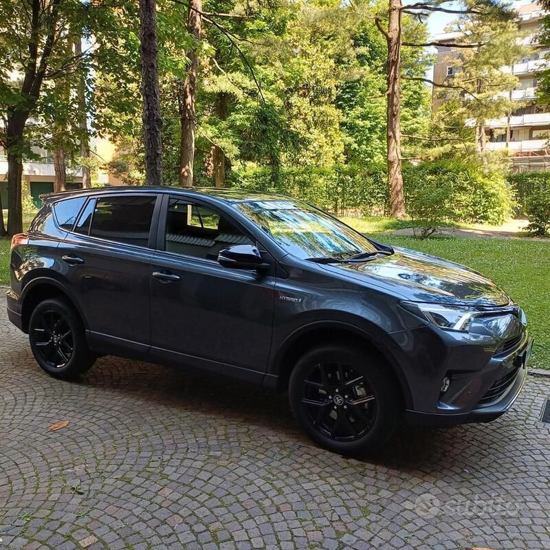 Usata 2018 Toyota RAV4 Hybrid SUV | 21.000 € (Buon prezzo) - Immagine 1/4