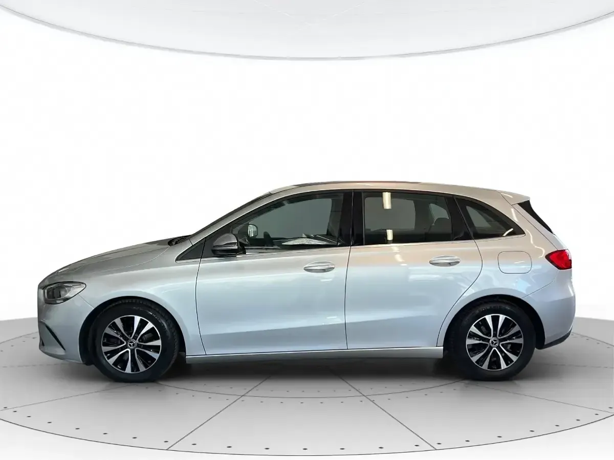 Usata Mercedes B180 Business 116 CV (85 kW) 2022 Argento hightech Monovolume