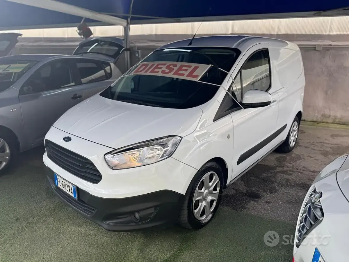 Usata Ford Tourneo Courier Titanium 75 CV (55 kW) 2017 Bianco Monovolume
