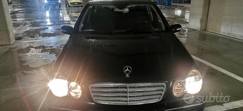 Usata Mercedes C220 150 CV (110 kW) 2007 Blu Station wagon