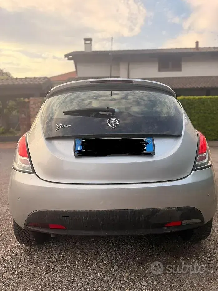 Gebraucht Lancia Ypsilon 69 PS (50 kW) 2014 Grau Kleinwagen