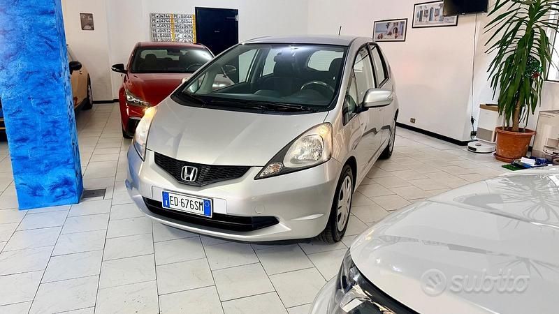Usata Honda Jazz Exclusive 99 CV (72 kW) 2010 Grigio Utilitaria