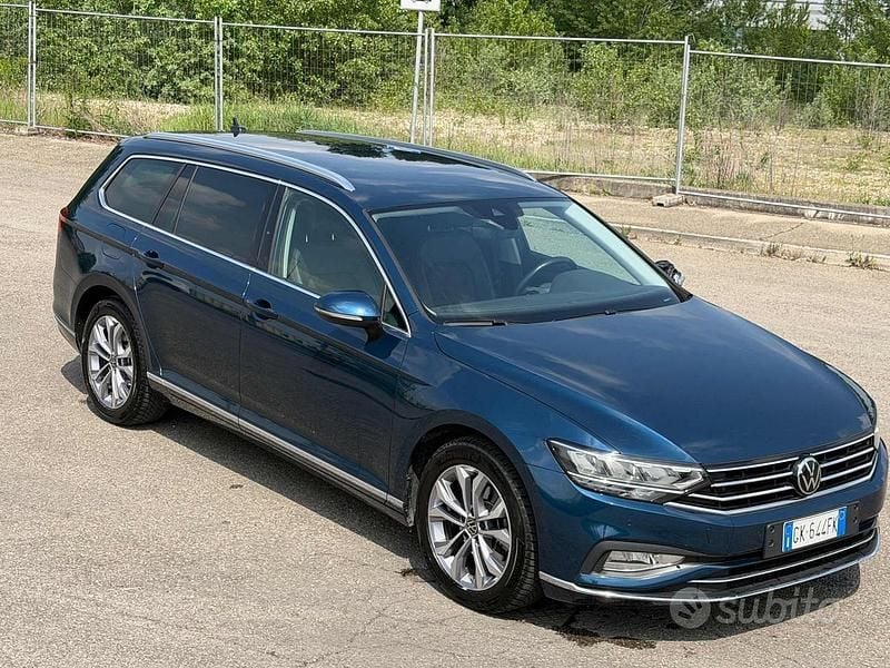 Occasion VW Passat Executive 200 PK (147 kW) 2022 Blauw Stationwagen