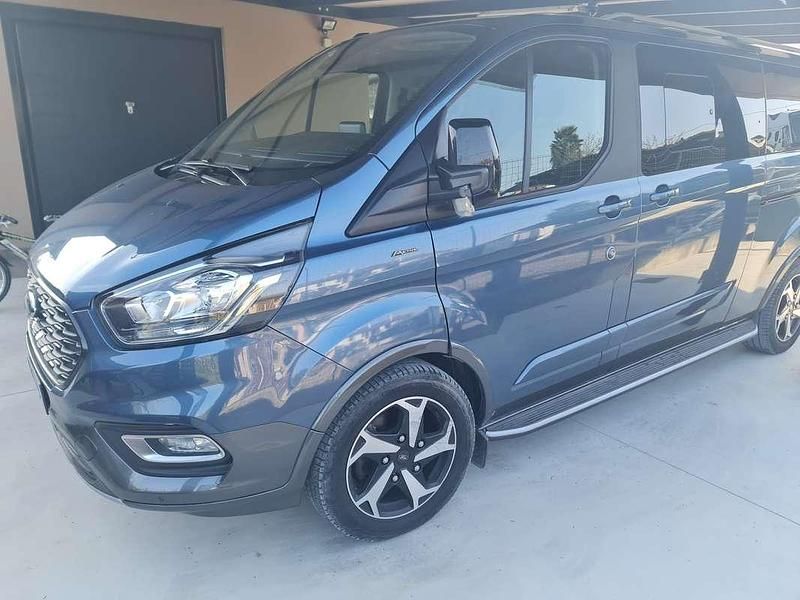 Usata Ford Tourneo Active 185 CV (136 kW) 2021 Blu/azzurro Monovolume