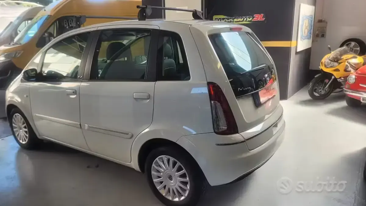 Usata Lancia Musa 95 CV (69 kW) 2012 Bianco Monovolume