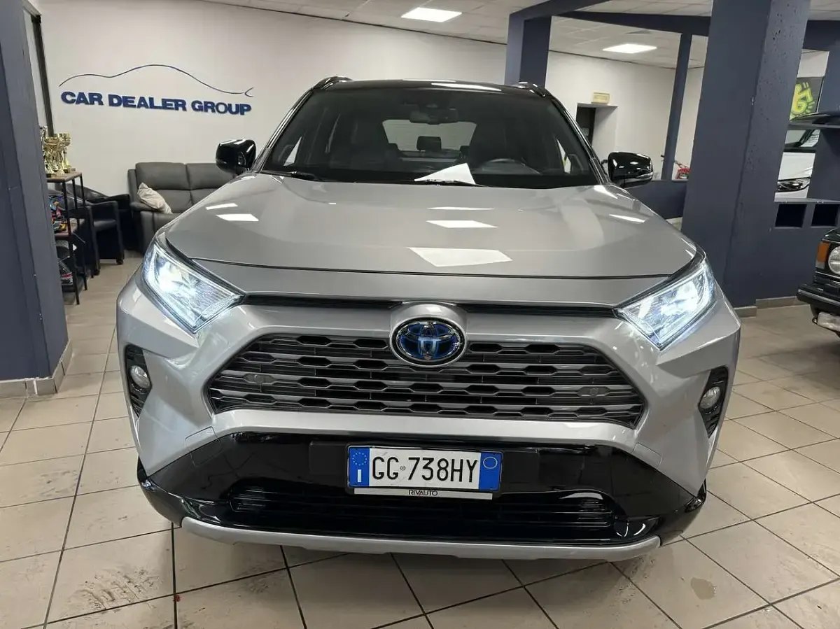 Usata Toyota RAV4 Hybrid Style 178 CV (130 kW) 2021 Argento SUV