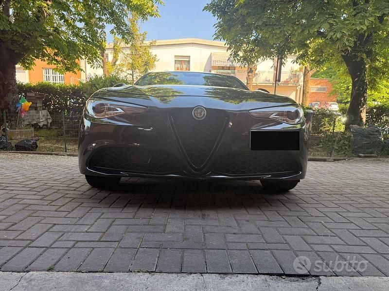 Usata Alfa Romeo Giulia 150 CV (110 kW) 2018 Nero Berlina